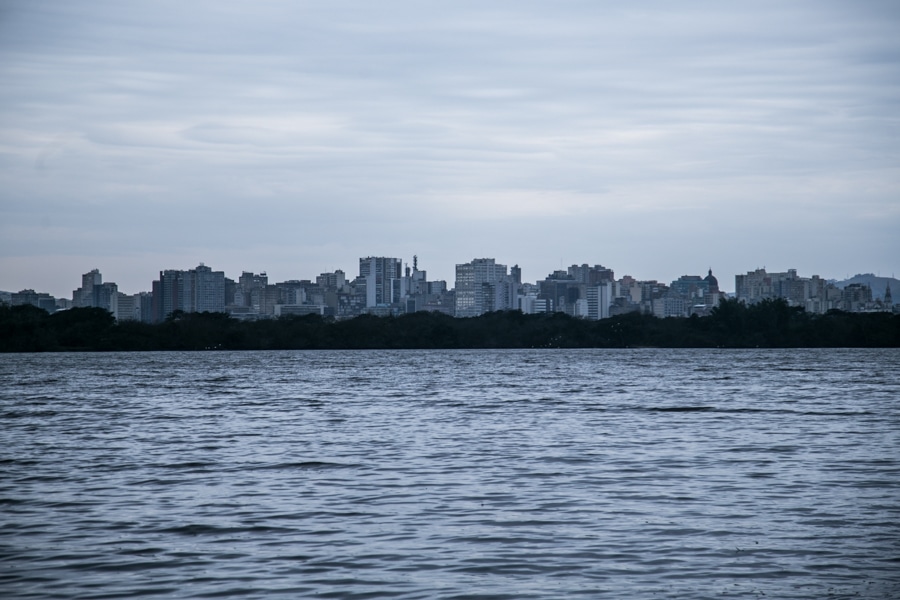 Cedo Ou Tarde Tudo Chega No Guaiba Pesquisa Analisa Historico Da Poluicao Do Lago Situado Em Porto Alegre Rs