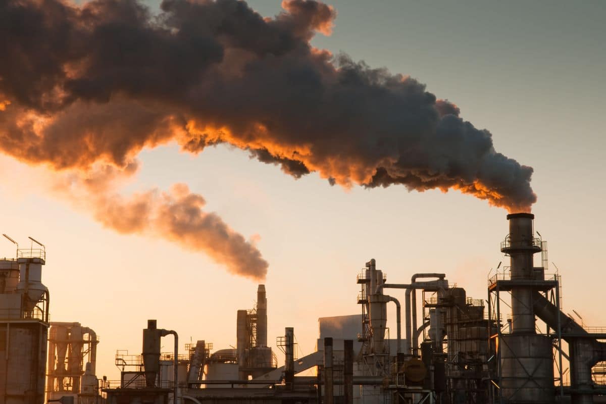 Queima de combustíveis fósseis representa 87% das emissões globais de CO2, diz relatório