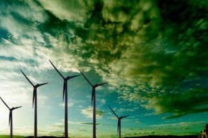 Mundo precisa triplicar energias renováveis até 2030 e líderes intensificam suas metas, diz relatório da BloombergNEF