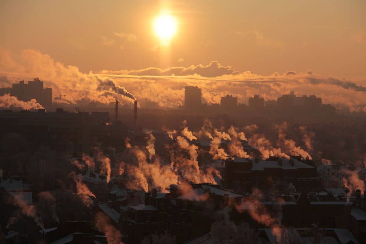 Cientistas da COP28 fazem apelo para 'acelerar descarbonização': apenas mudanças radicais evitarão rápido aquecimento global