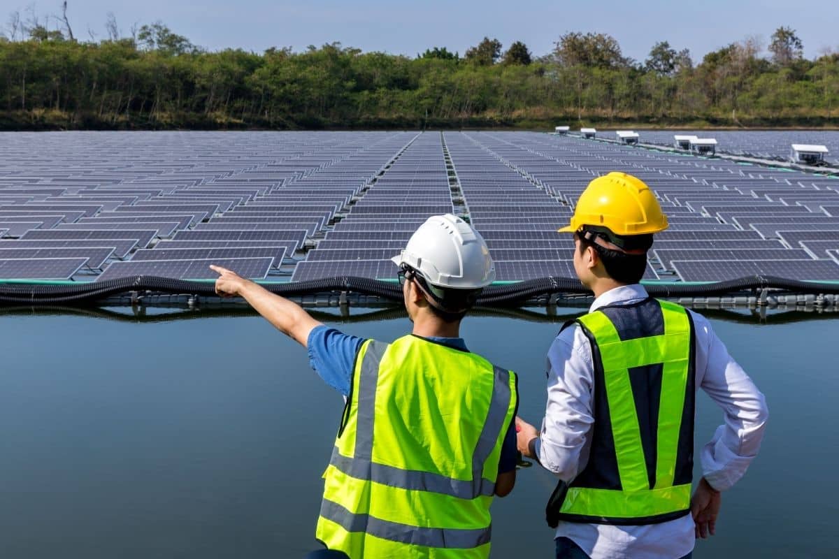 Tarcísio exalta quase meio bilhão investido em 1ª usina solar flutuante