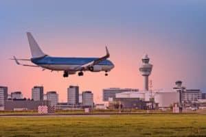 “Tela de água” está sendo testada para remover do ar partículas poluentes emitidas por aviões