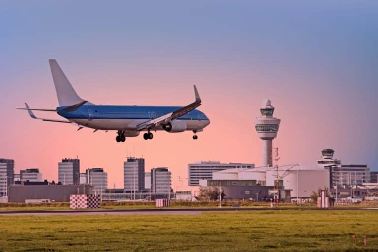 “Tela de água” está sendo testada para remover do ar partículas poluentes emitidas por aviões