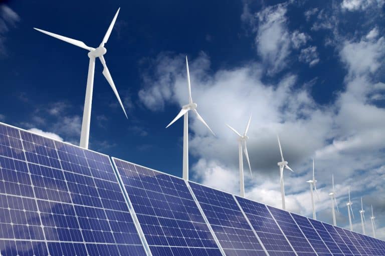 Energia limpa foi responsável por 10% do crescimento do PIB global em 2023, mostra Agência Internacional de Energia