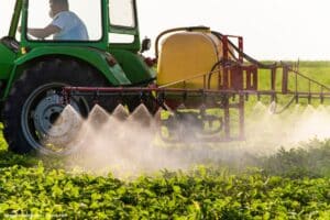 Agrotóxicos estão mais nocivos em todo o mundo, aponta estudo