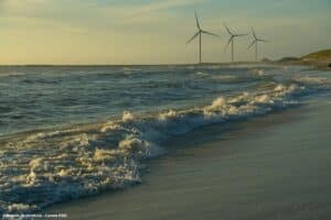 Cidade dos ventos poderosos aposta em energia limpa no litoral