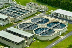 Lodo do esgoto vira fertilizante e IA monitora distribuição de água economia circular gera renda e otimiza saneamento